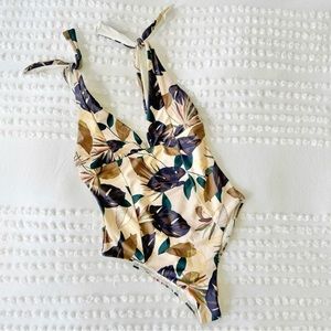 L*SPACE ISABELLA ONE PIECE IN LOTUS LAND FLORAL SIZE 6